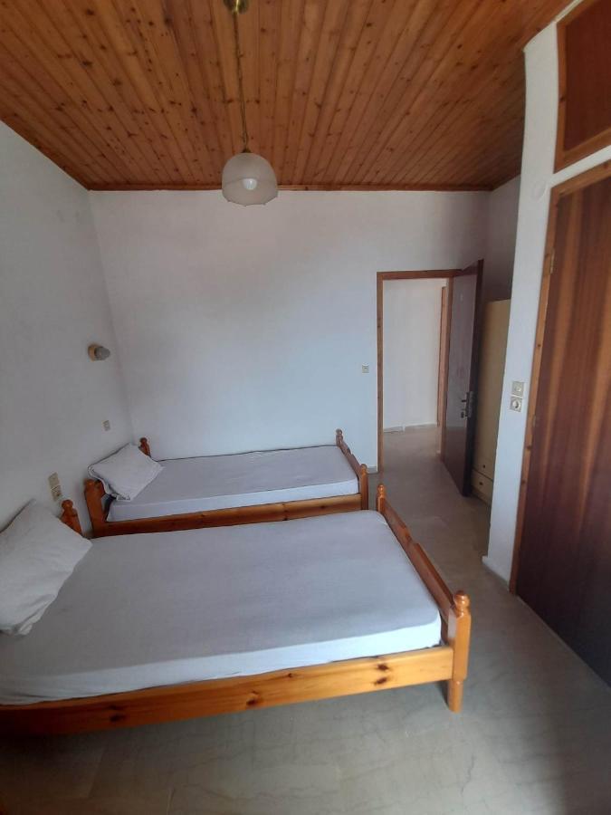 Christina Sunny Rooms Loútsa Eksteriør bilde